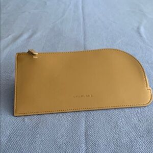 Everlane The Cactus Leather
Sling Belt Crossbody Bag Pouch